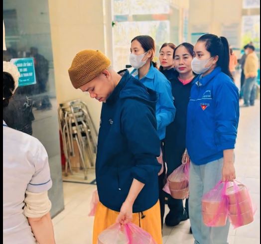 CHÙA YÊN THÁI TRAO TẶNG 500 SUẤT CHÁO ẤM TÌNH ĐẾN NGƯỜI BỆNH TẠI BỆNH VIỆN ĐA KHOA MINH AN