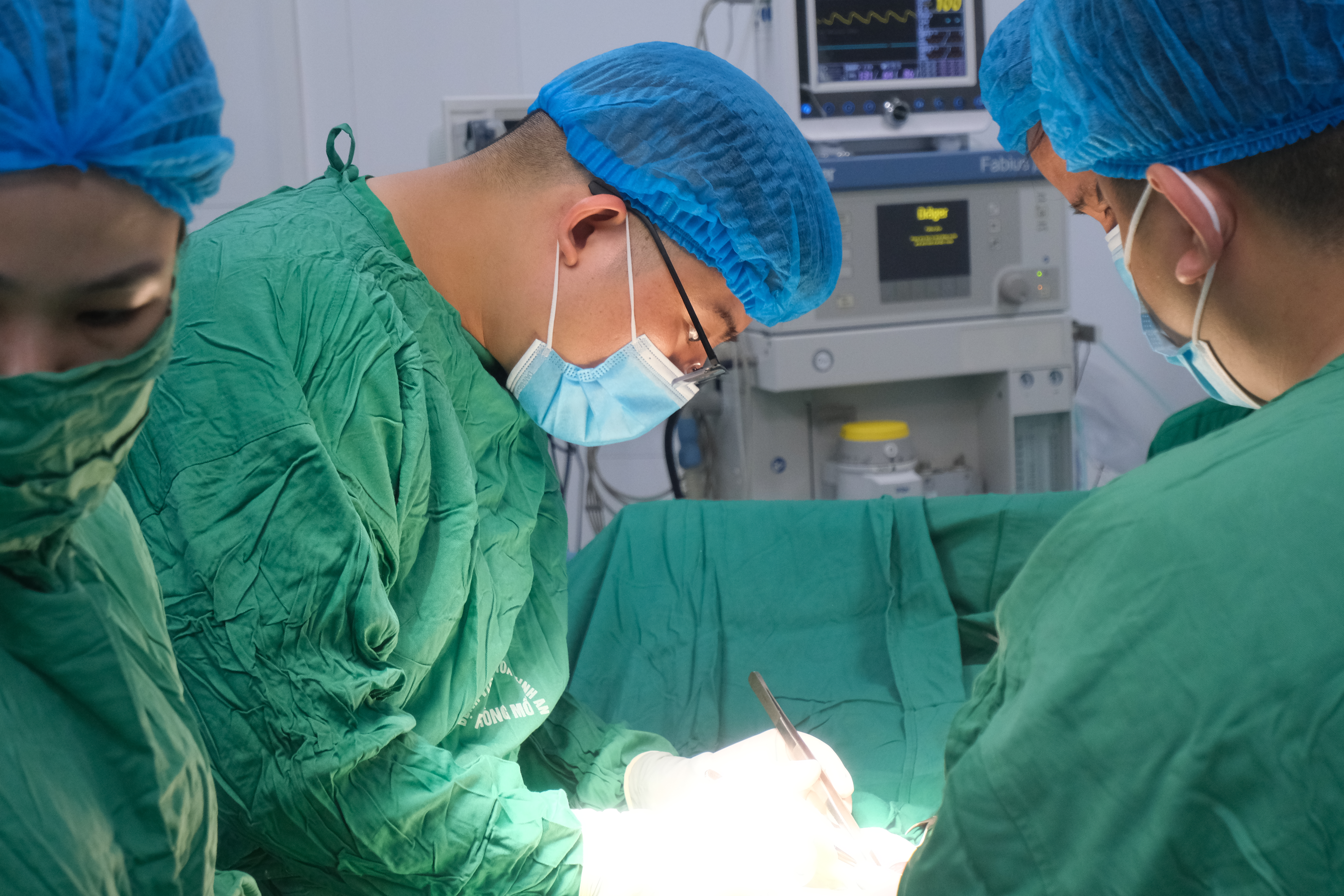 SỎI TIẾT NIỆU (THẬN, NIỆU QUẢN, BÀNG QUANG…) CÓ THỂ GÂY NHỮNG BIẾN CHỨNG NGUY HIỂM NHƯ VIÊM ĐÀI BỂ THẬN, SUY THẬN…