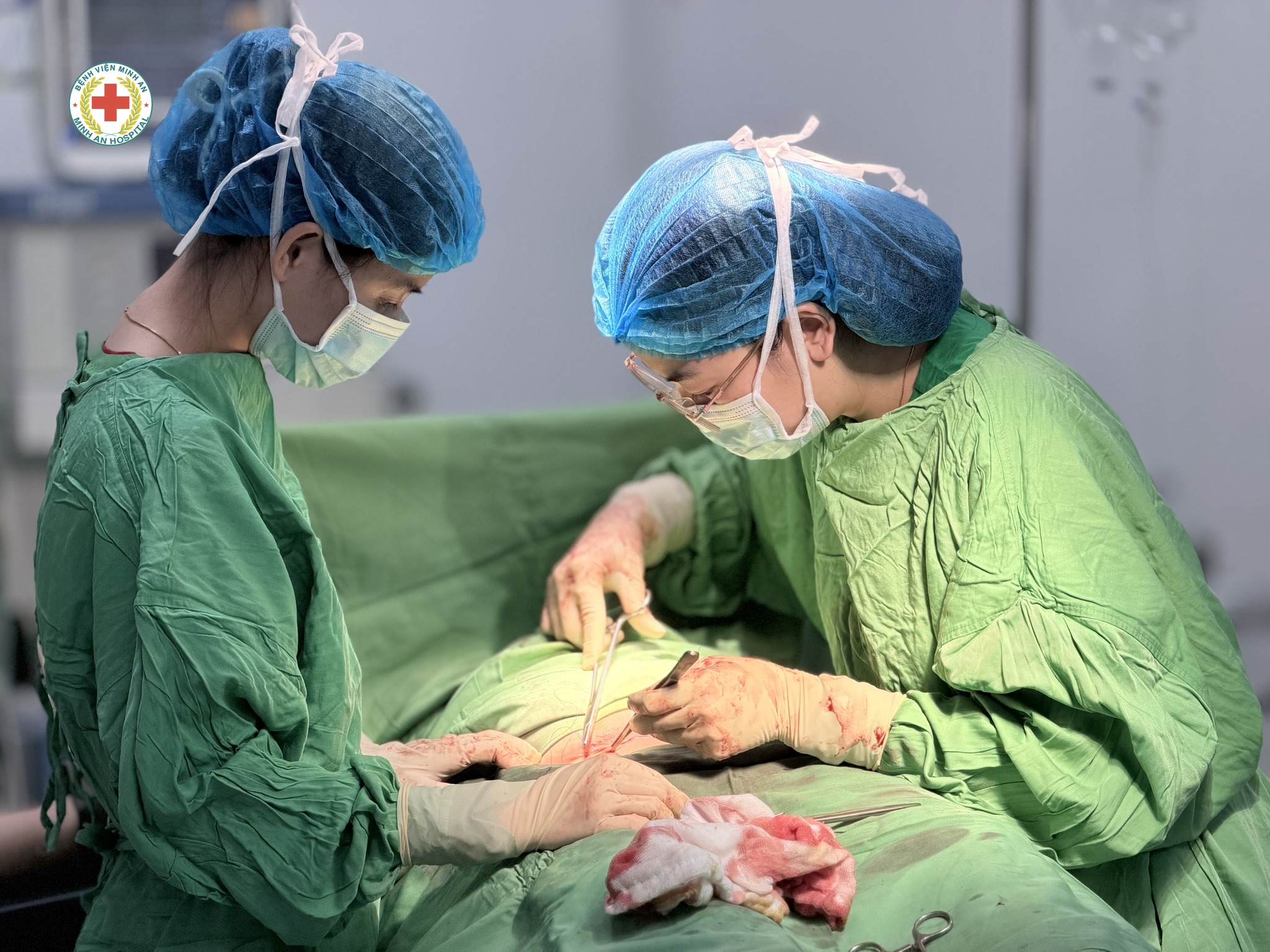 PHÍA SAU MỘT CA MỔ LÀ CẢ MỘT HÀNH TRÌNH YÊU THƯƠNG💞