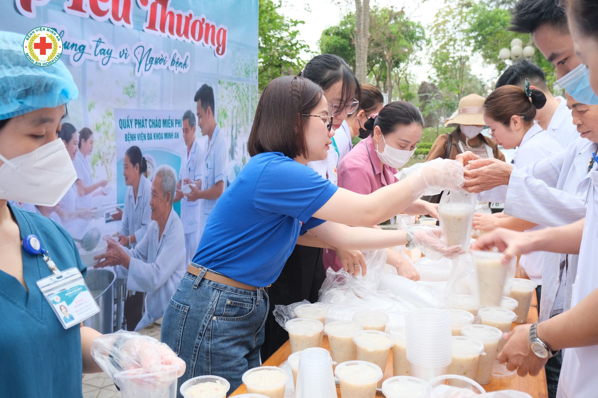 ẤM LÒNG NGƯỜI BỆNH TỪ NHỮNG SUẤT CHÁO YÊU THƯƠNG