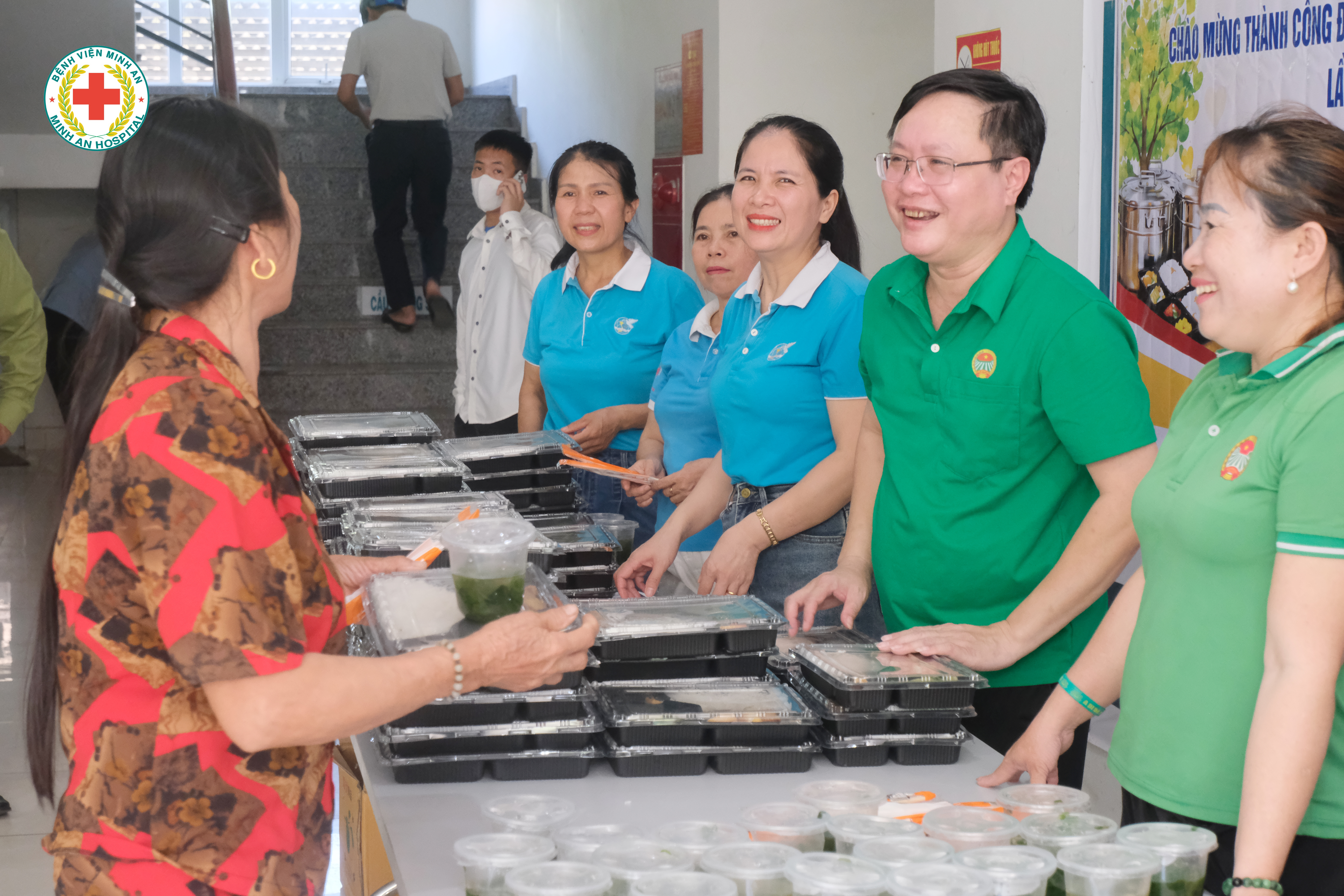 🍱 220 SUẤT CƠM TRAO GỬI SỰ ẤM LÒNG GIỮA HÀNH TRÌNH ĐIỀU TRỊ